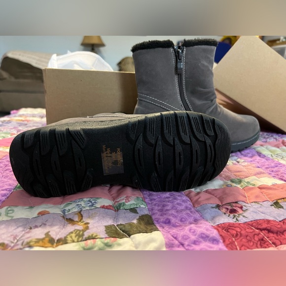 Journee Collection Kodiak size 6 gray boots - Picture 4 of 5